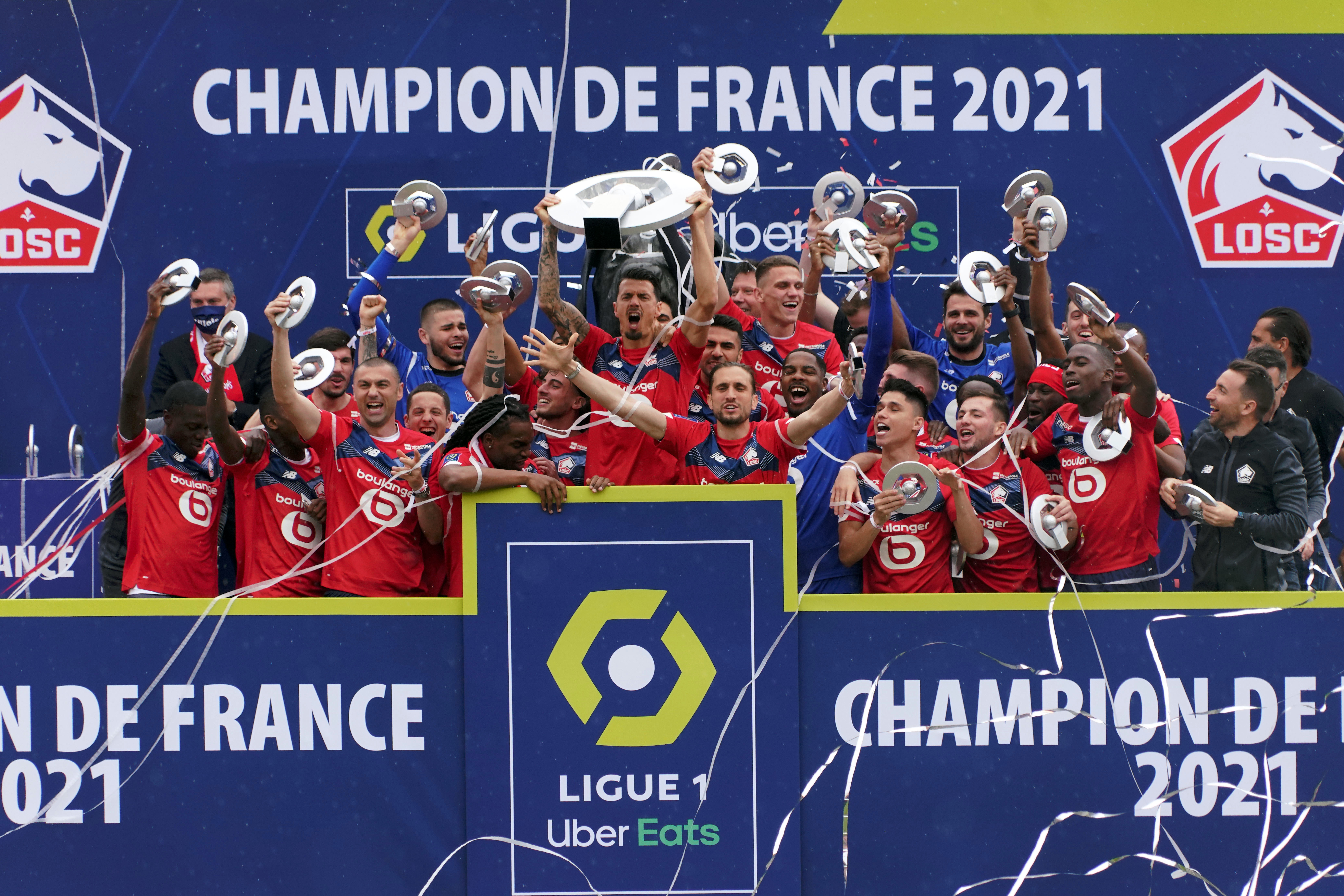 Fonte celebrates the home title with Lille (©Sylvain Lefevre/Getty Images)