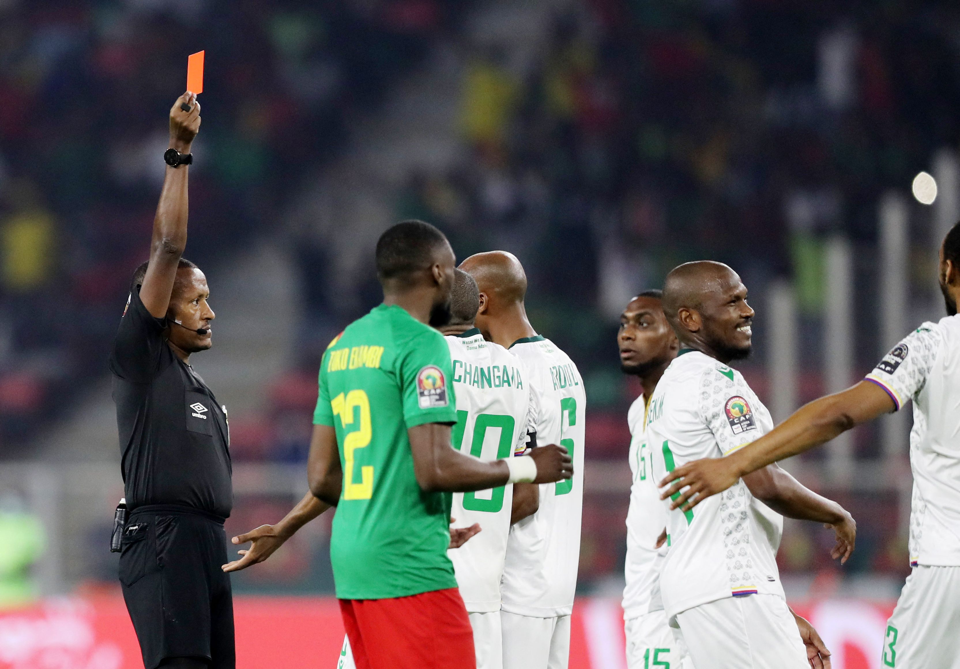 Nadjim Abdou being sent off (©REUTERS/Mohamed Abd El Ghany)