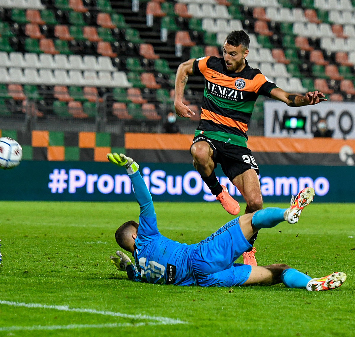 Riccardo Bocalon scores the crucial goal against Cittadella (©Gallo Images)