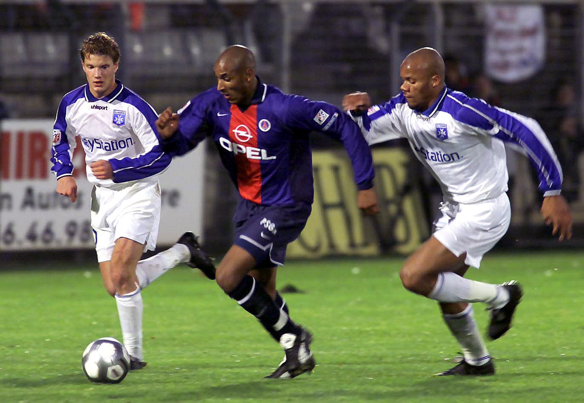 As you see, the resemblance is striking hahah... (©Robert Pratta-Reuters)