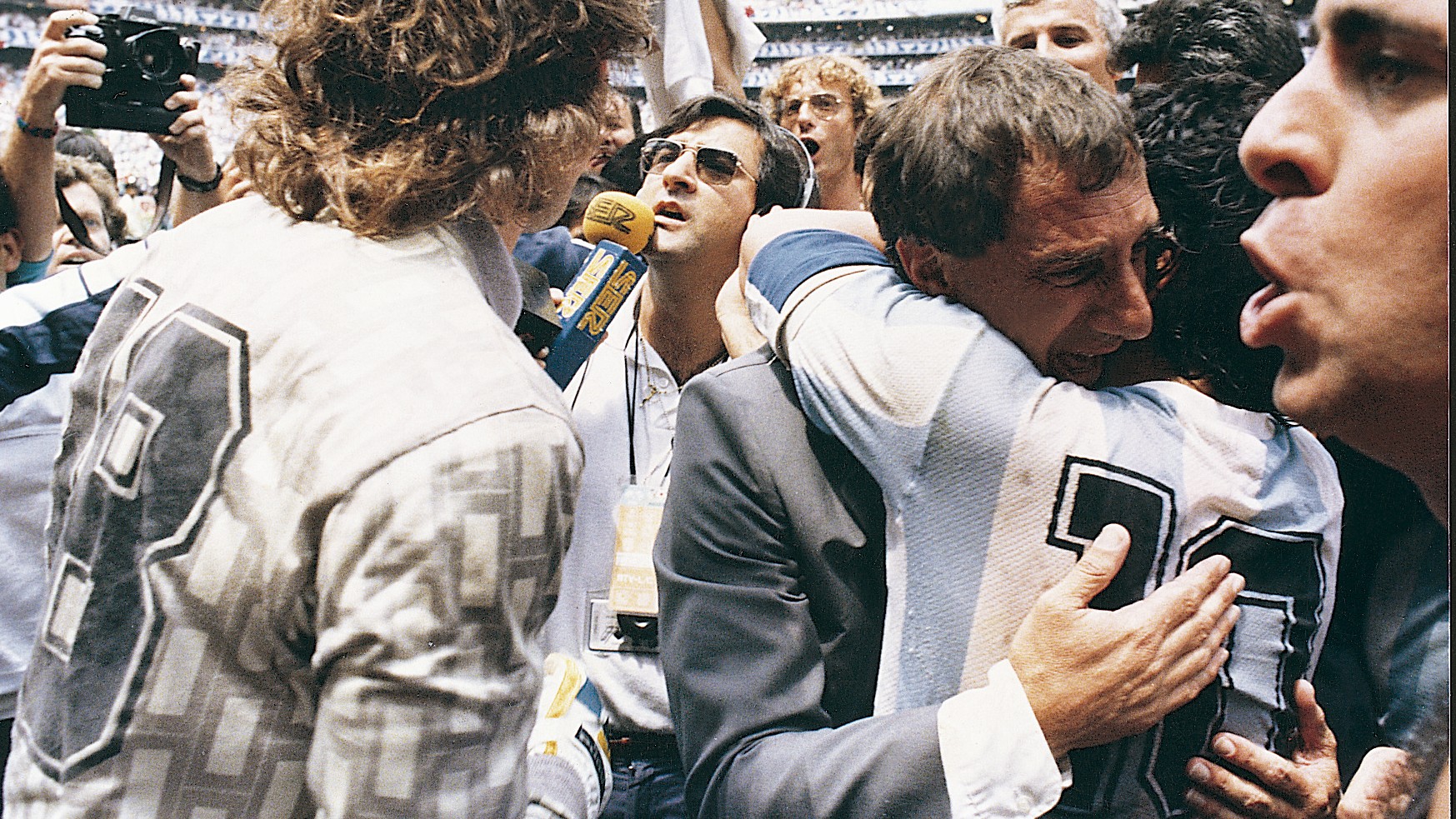 Bilardo and Maradona celebrate the 1986 WC victory (©Archivo El Grafico/Getty Images)