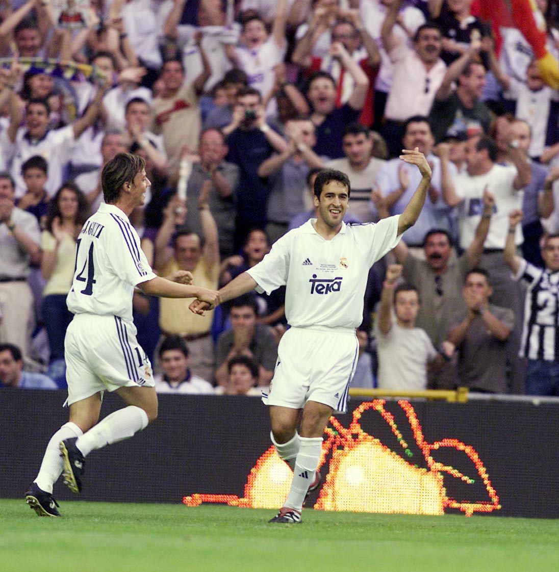Guti and Raul in 2001 (©Firo Foto/ALLSPORT)