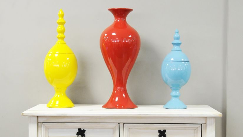 Hohe rote Vase aus Keramik