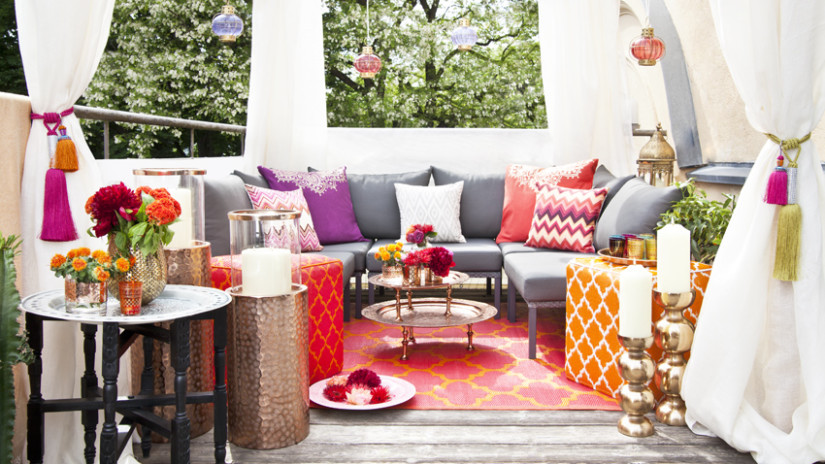 Garten und Outdoor mit Lounge auf Terrasse