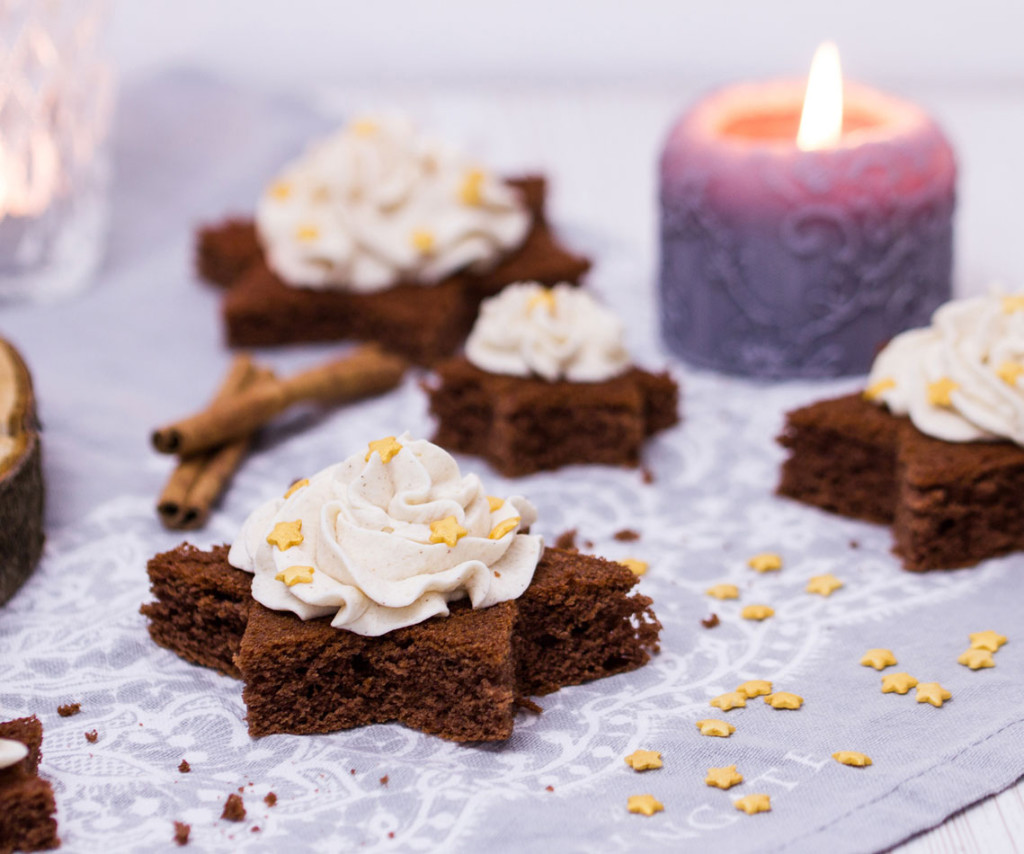 Rezept für Schoko-Lebkuchen-Sterne mit Zimtsahne von verzuckert-blog.de