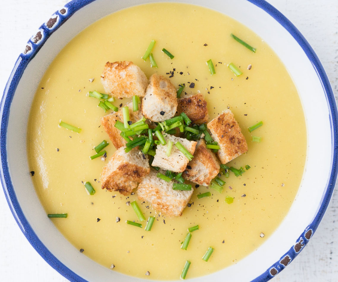 Rezept für eine vegetarische Blumenkohl-Pastinaken Suppe