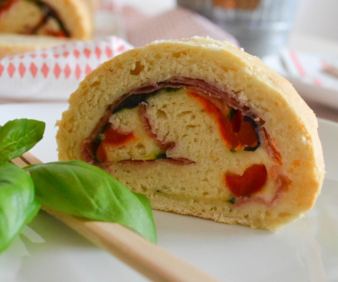 Rezept für Stromboli mit Salami, Paprika, Zucchini und Käse