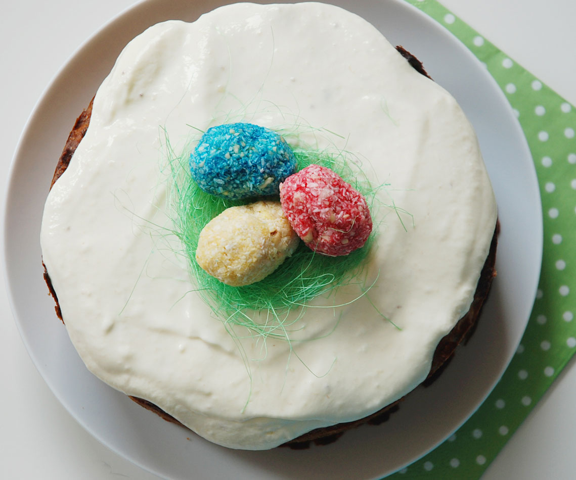 Zuckerfreie Karottentorte mit Casheweiern