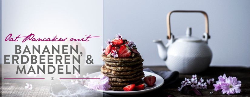 Header Oat Pancakes mit Bananen, Erdbeeren & Mandeln