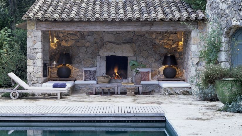 patio rústico con piscina