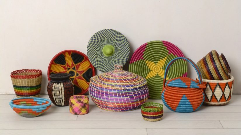 Decorar con rafia cestos