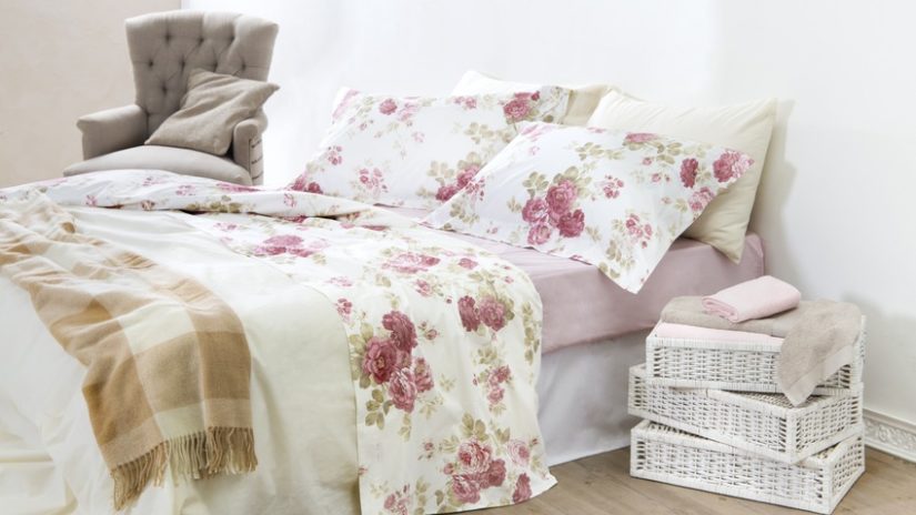 dormitorio blanco flores