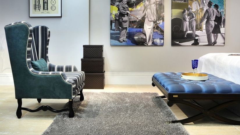 Fauteuil à oreilles bleu à rayures