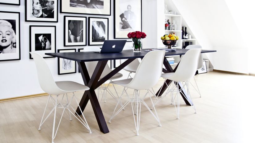 Table à manger en bois noir