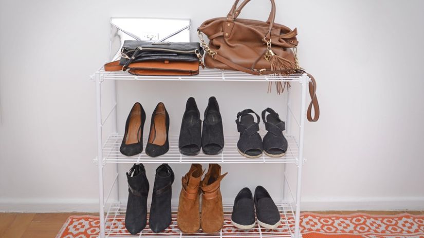 Petit meuble à chaussures en métal