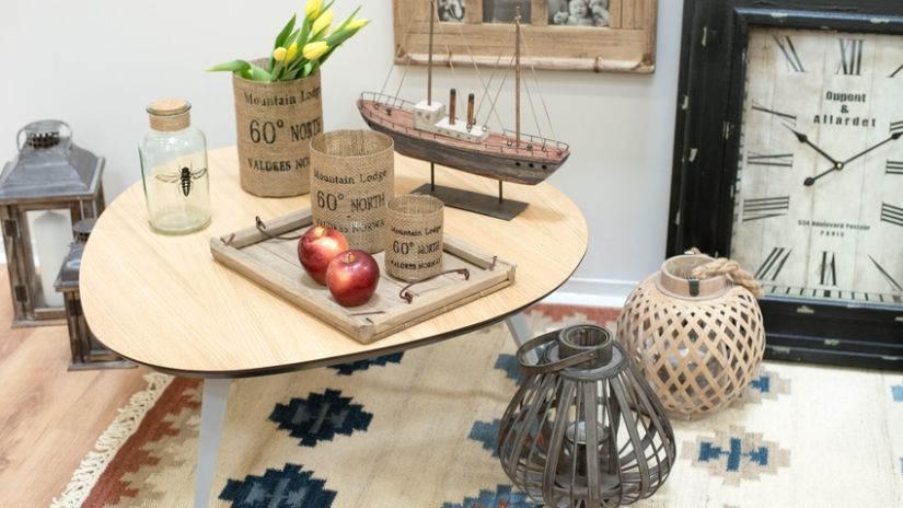Petite table d'appoint basse
