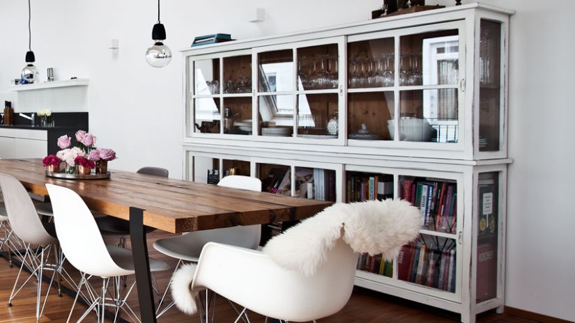 Grande table à manger en bois