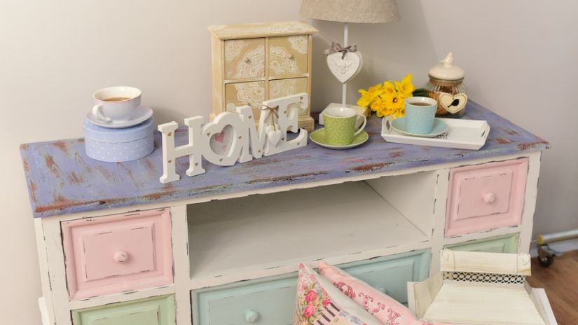 Commode couleur pastel