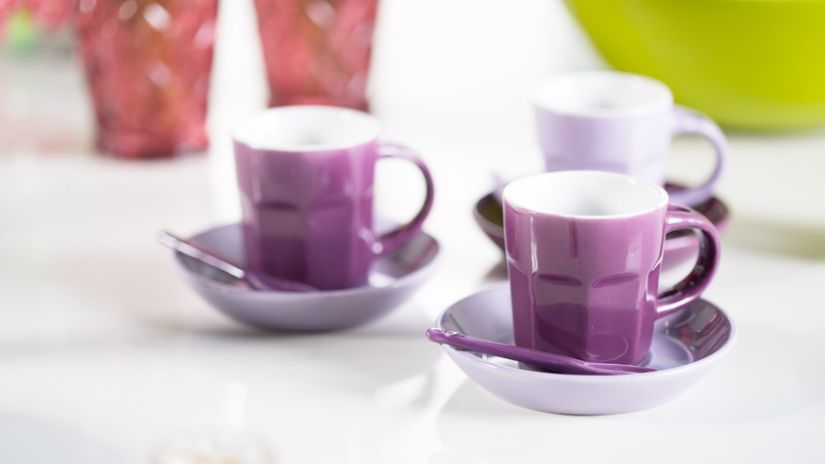 Tasses à espresso de couleur violette