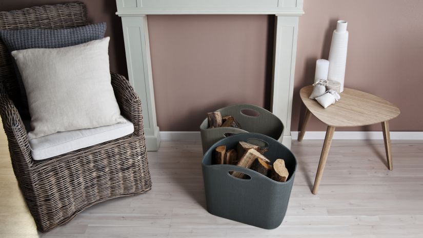 fauteuil rotin dans un salon de style nordique