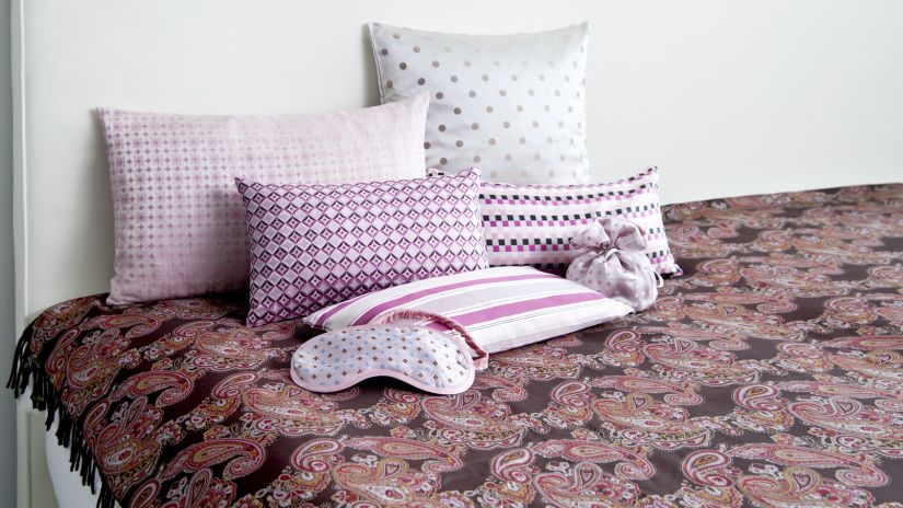lit rond, dessus de lit, coussins, sommier, matelas