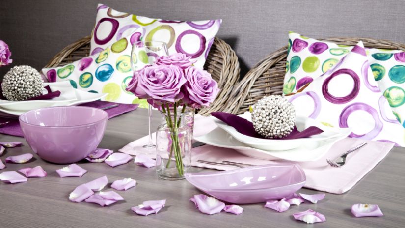 Soliflore en verre et fleurs roses