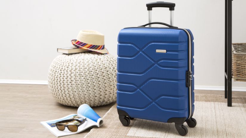 Valise légère de couleur bleue