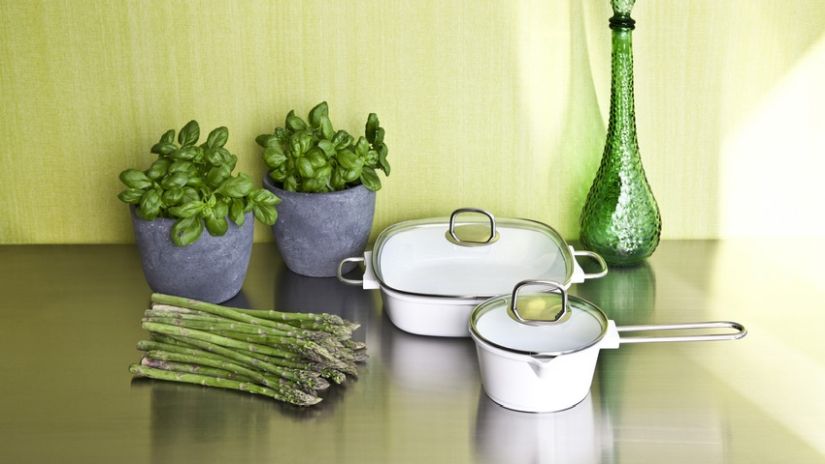 Casserole á induction de couleur blanche