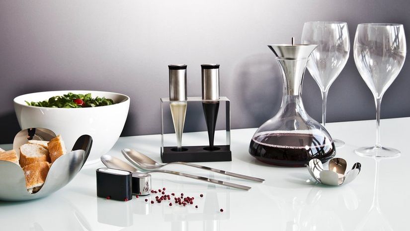 shaker vinaigrette, carafe, salade