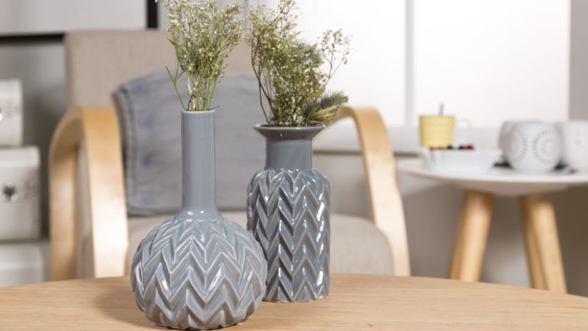 Vases gris en céramique