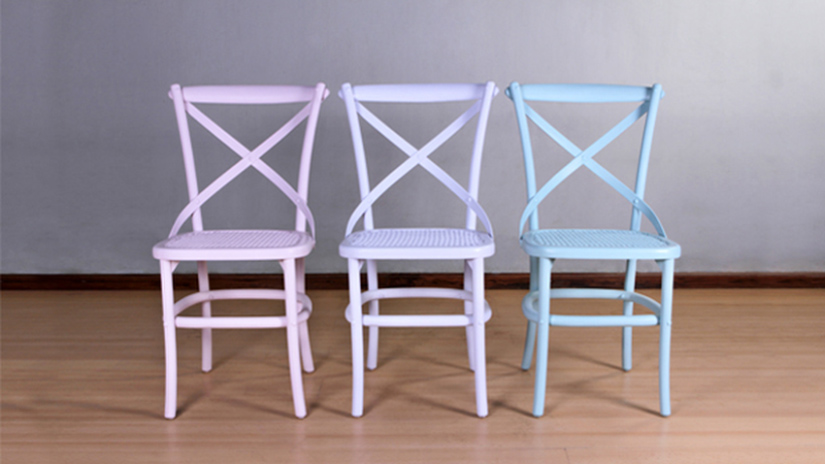Chaise violette design en bois