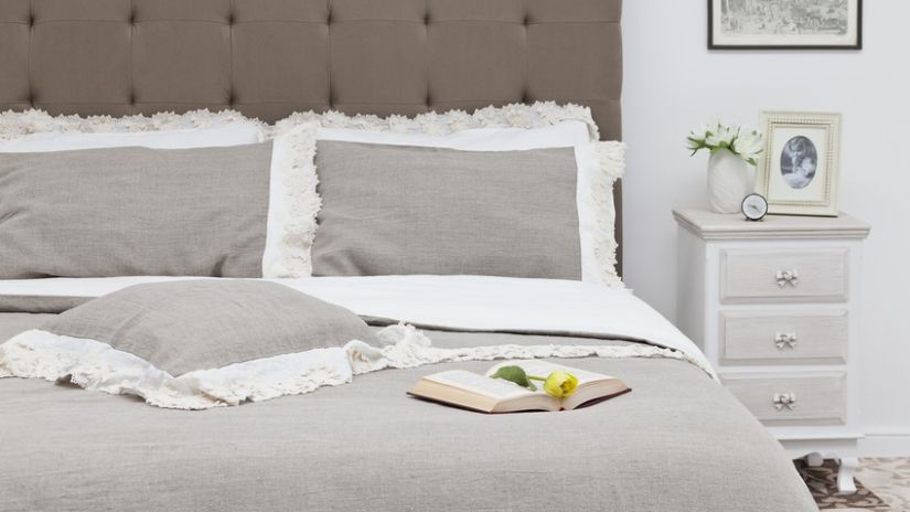 Drap en lin blanc et gris