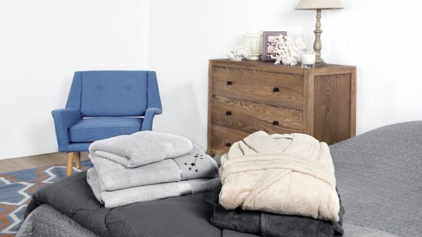Fauteuil bleu de forme rétro