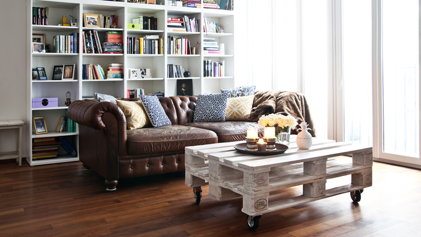 Grand canapé Chesterfield en cuir