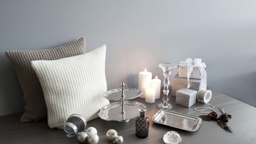Plateau gris de forme ovale
