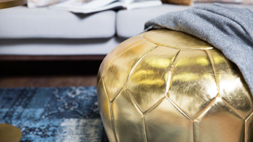 Gros pouf doré design