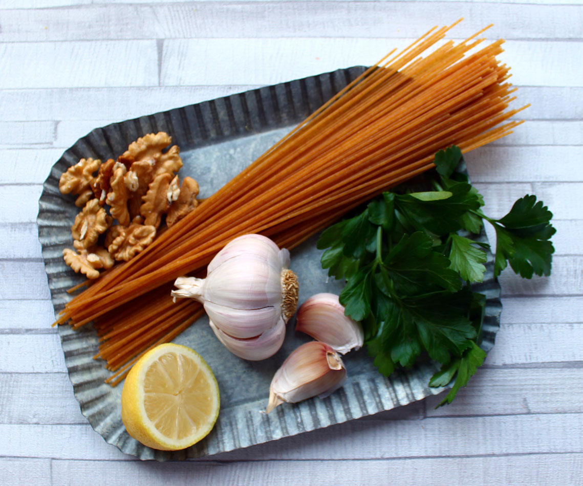 Spaghetti à l'ail, citron et persil