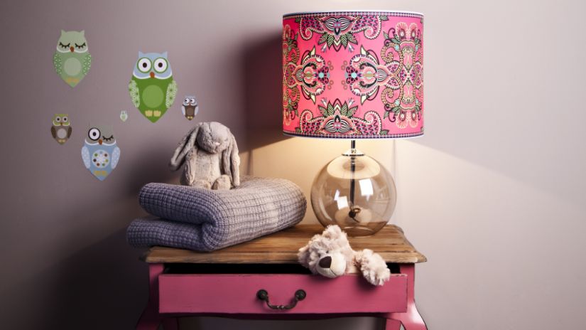 Lampe de chevet rose foncé