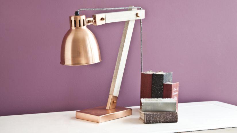 Lampe rétro en métal et en bois