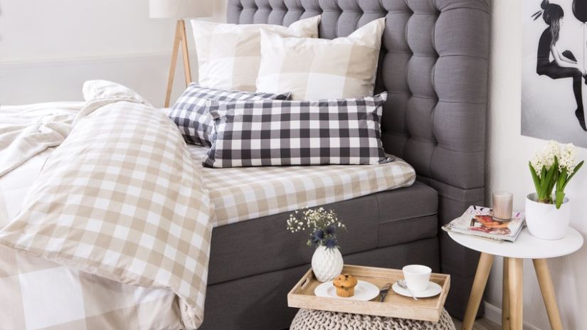 Table scandinave de chevet pour la chambre