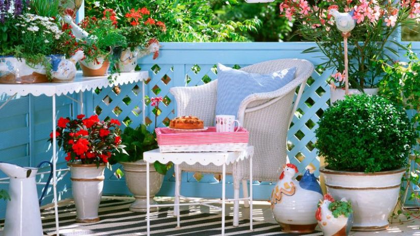 Fauteuil de jardin blanc en rotin