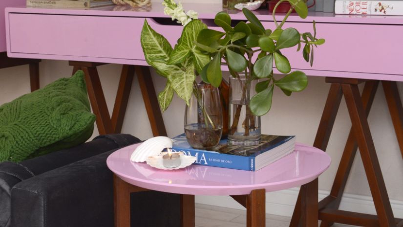 Petite table rose et bois