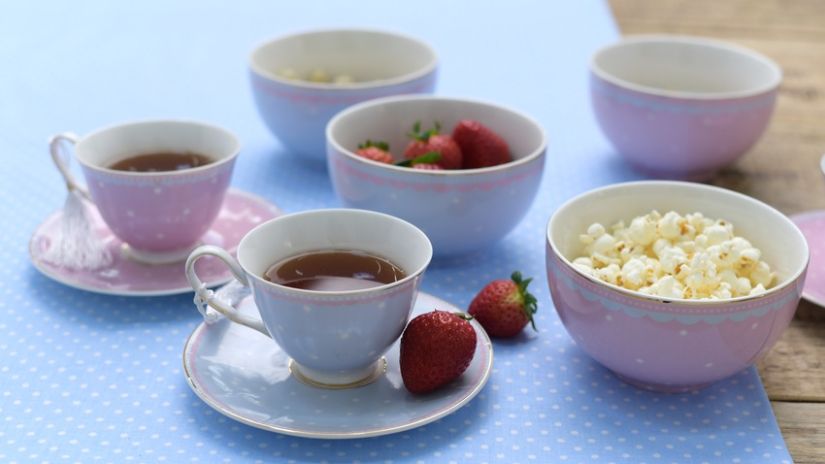 Tasse rose et blanche à pois