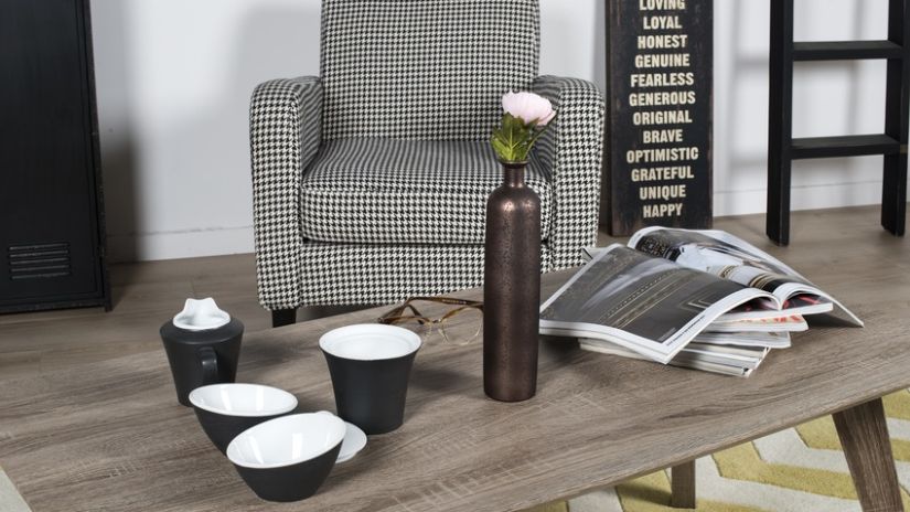 Vase design de couleur noire