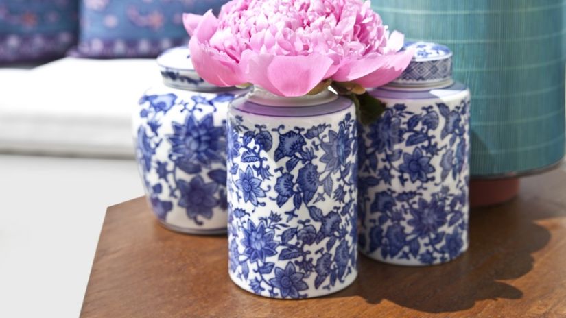 Petit vase en porcelaine à fleurs bleues