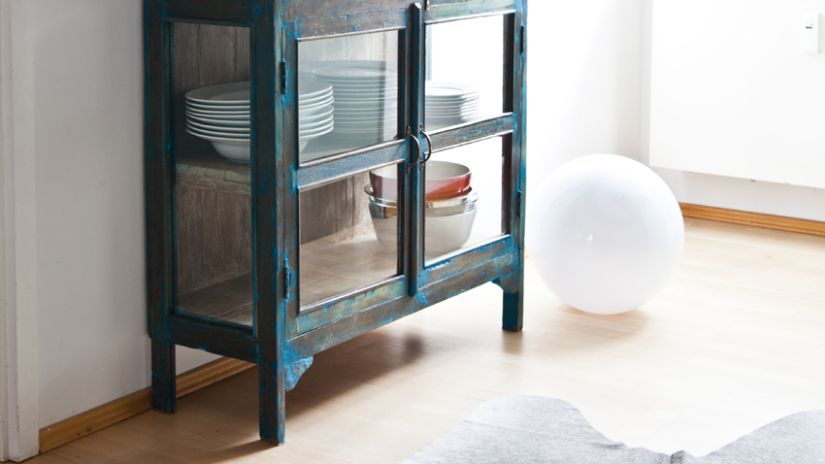 Petite vitrine design en métal