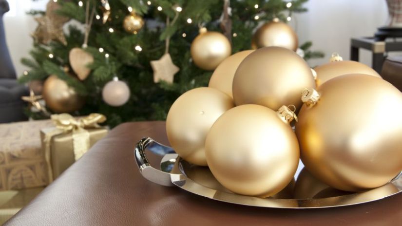 Grosses boules de Noël dorées