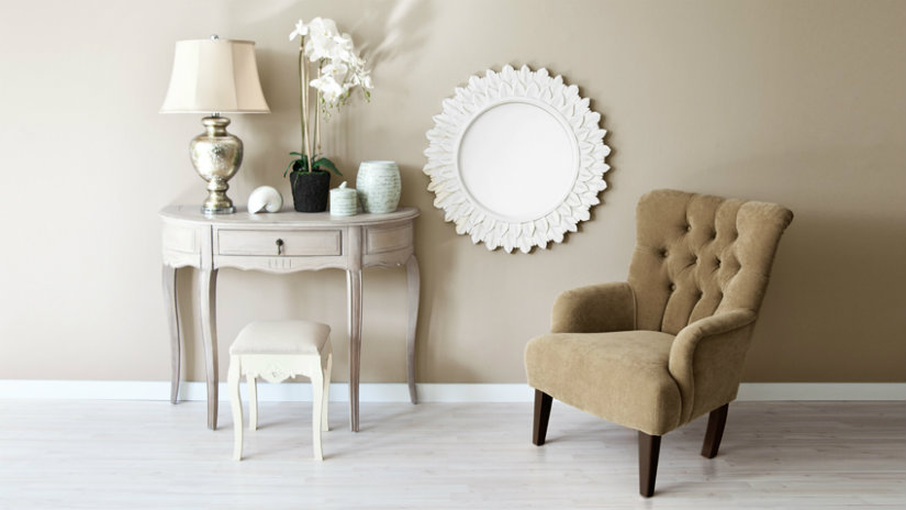 poltrona in velluto beige consolle