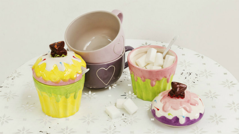 colazione romantica tazze cuori