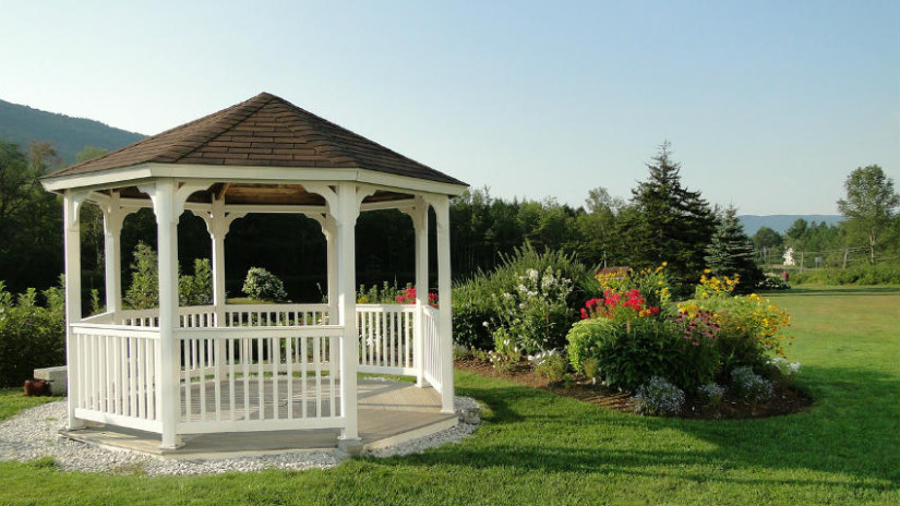 Gazebo con tende: angolo di relax e pace dalani e ora westwing Gazebo in legno per terrazzo